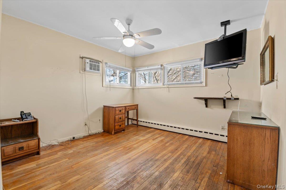 #17 photo, 450 Chestnut Lane, East Meadow , NY 11554