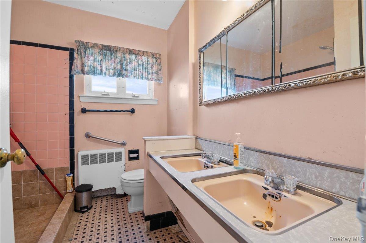 #18 photo, 450 Chestnut Lane, East Meadow , NY 11554