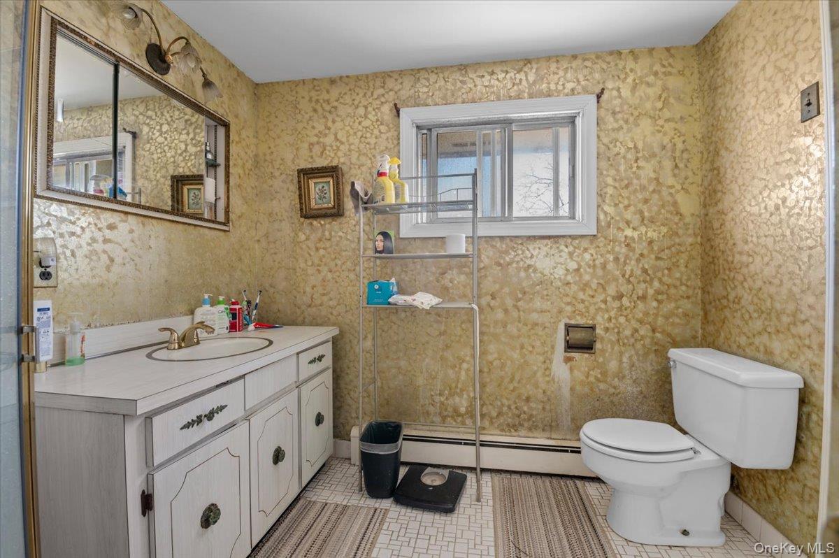 #20 photo, 450 Chestnut Lane, East Meadow , NY 11554