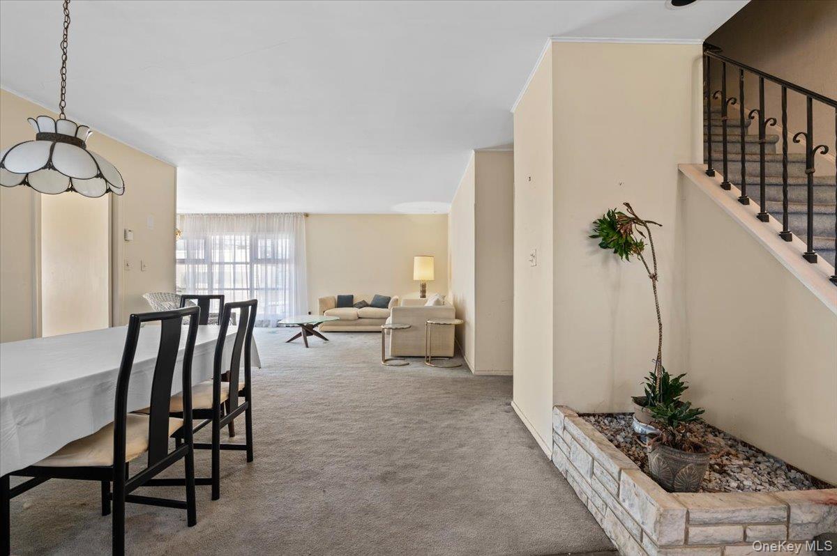 #4 photo, 450 Chestnut Lane, East Meadow , NY 11554