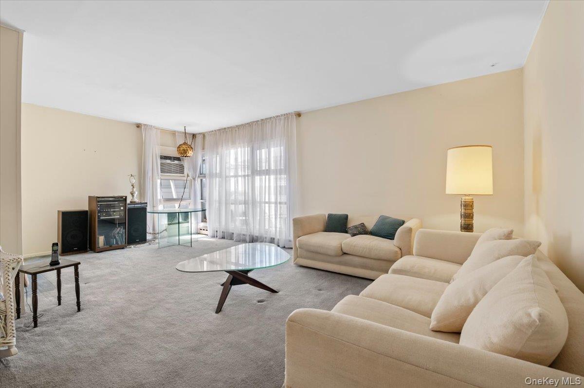 #6 photo, 450 Chestnut Lane, East Meadow , NY 11554