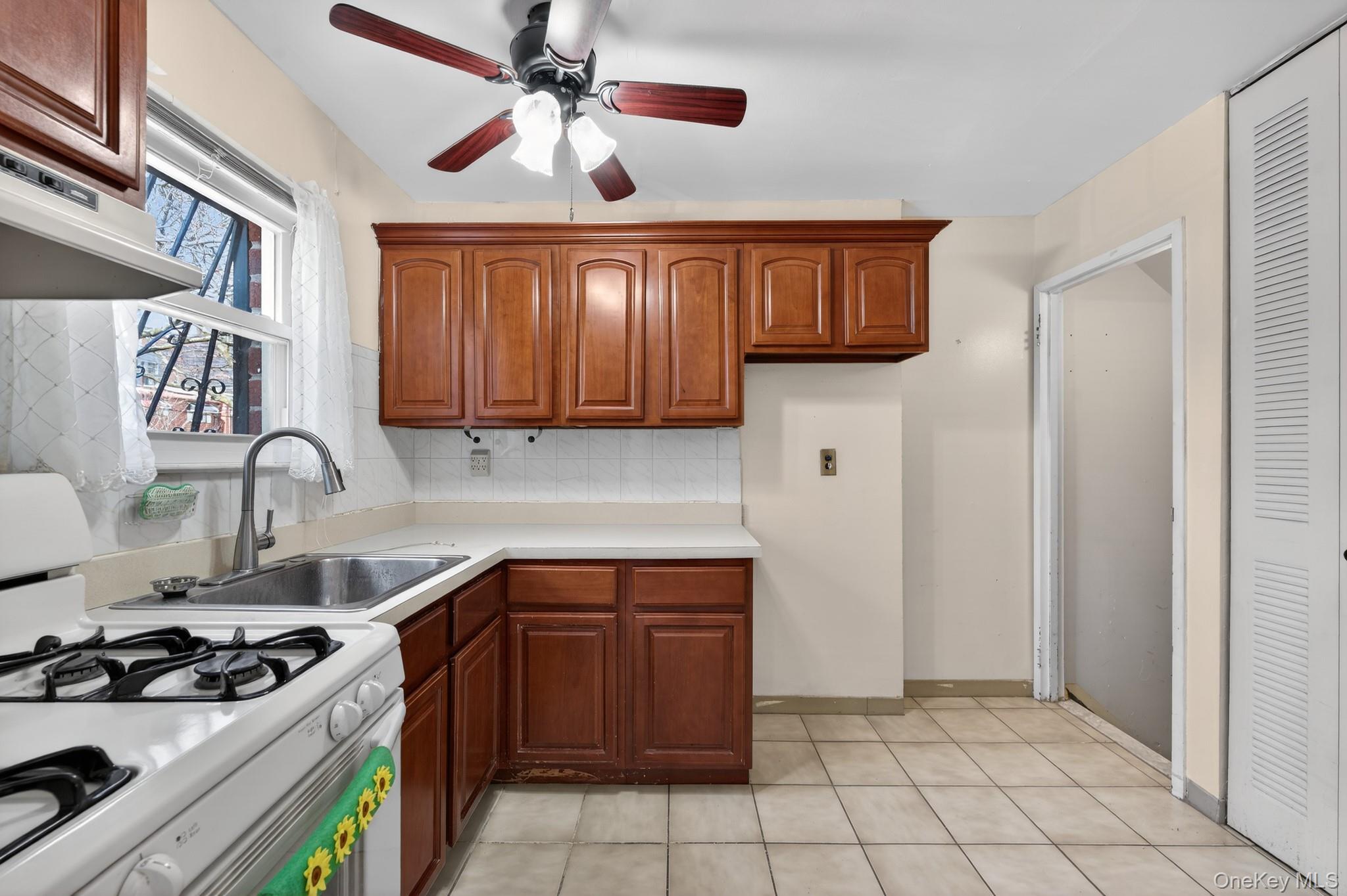 #3 photo, 625 Sackman Street, Brooklyn , NY 11212