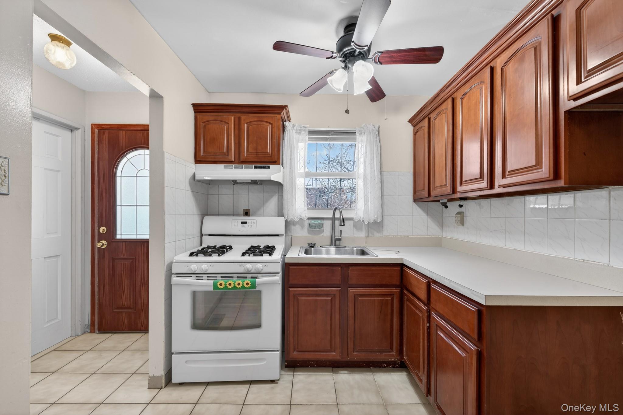 #4 photo, 625 Sackman Street, Brooklyn , NY 11212