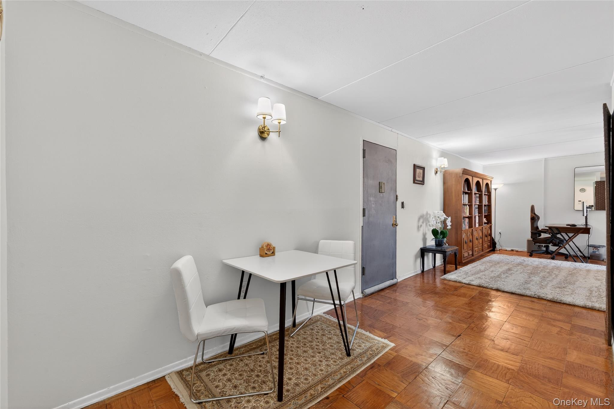 #9 photo, 100 Clinton Avenue, 長島 Mineola , NY 11501