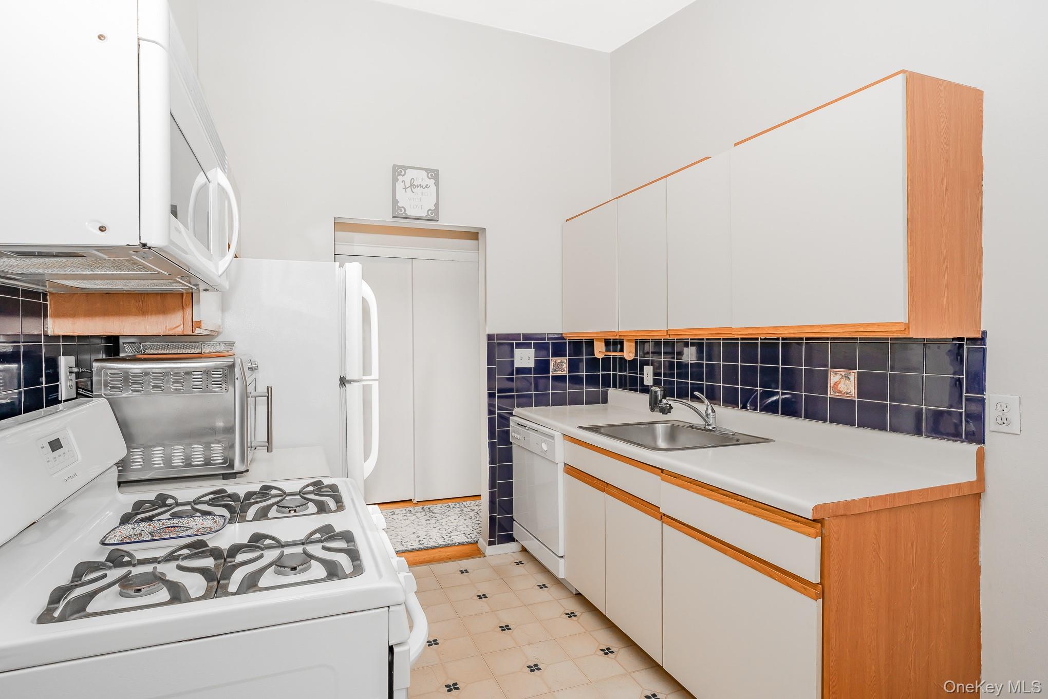 #15 photo, 365 Route 111, Smithtown , NY 11787