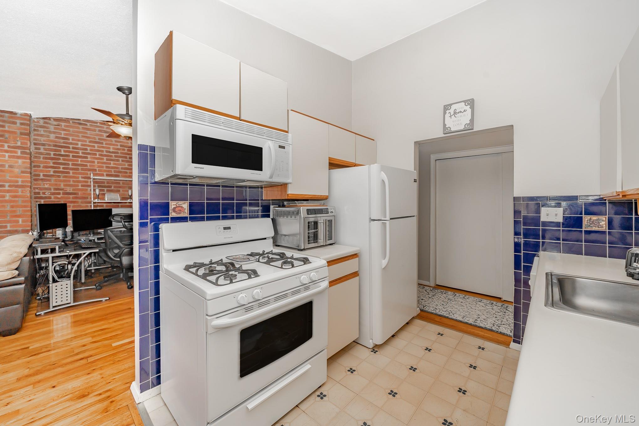 #16 photo, 365 Route 111, Smithtown , NY 11787