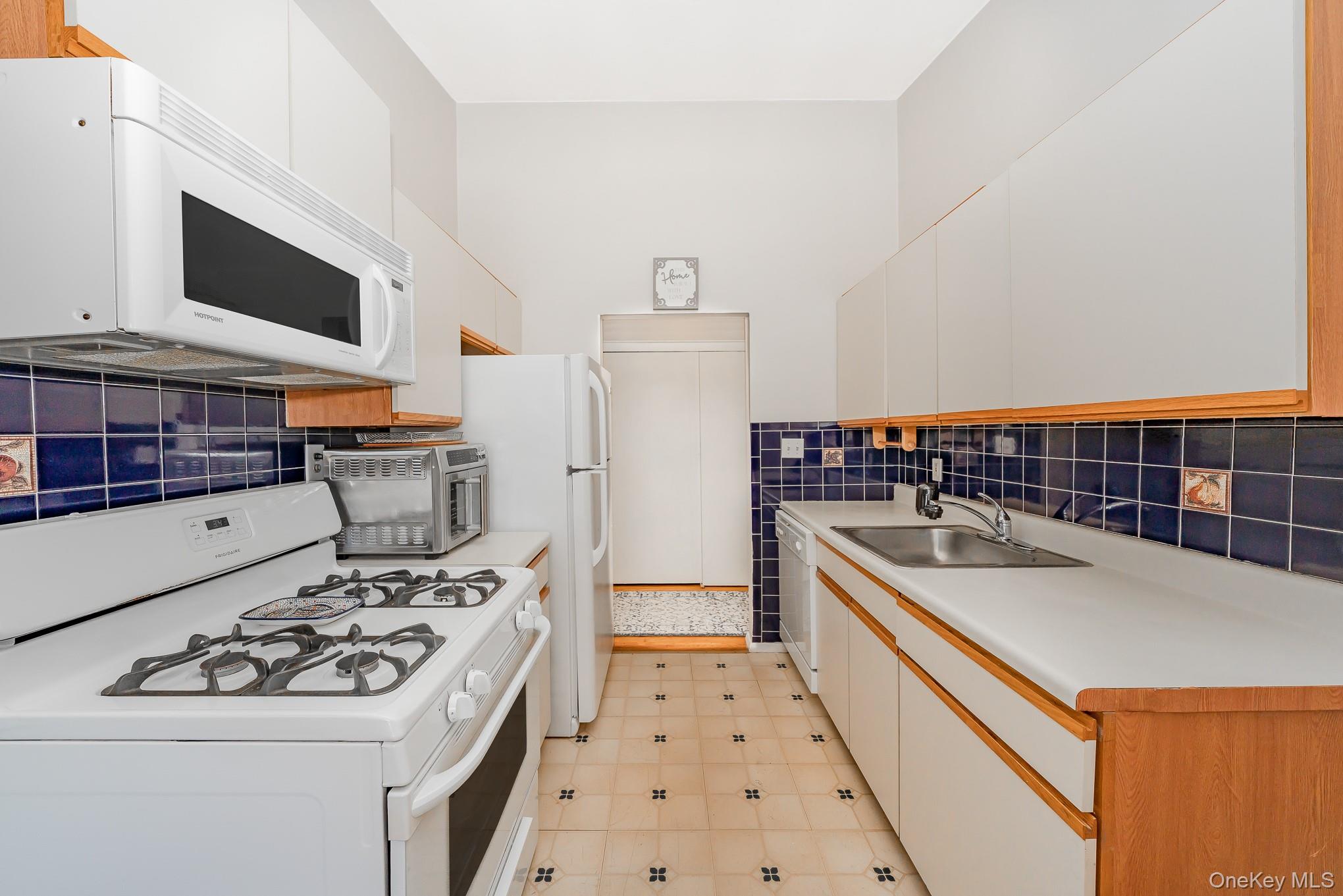 #17 photo, 365 Route 111, Smithtown , NY 11787