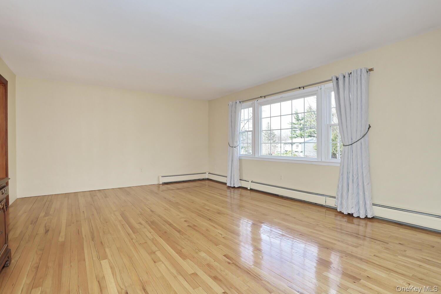 #5 photo, 74 Minuteman Circle, Orangeburg , NY 10962