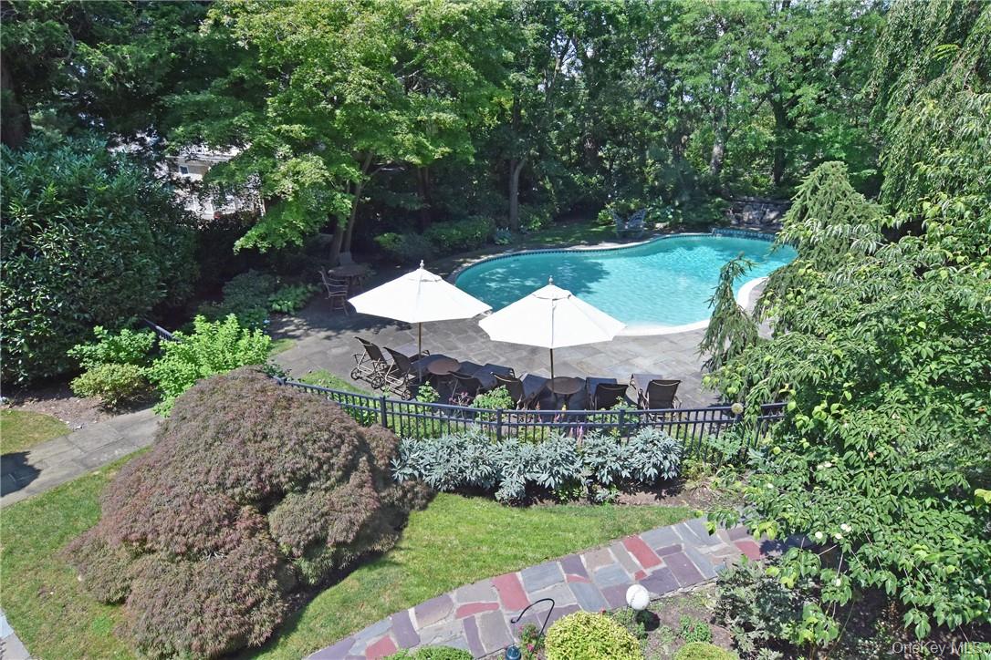 #1 photo, 247 Pelhamdale Avenue, 紐約州 Pelham , NY 10803