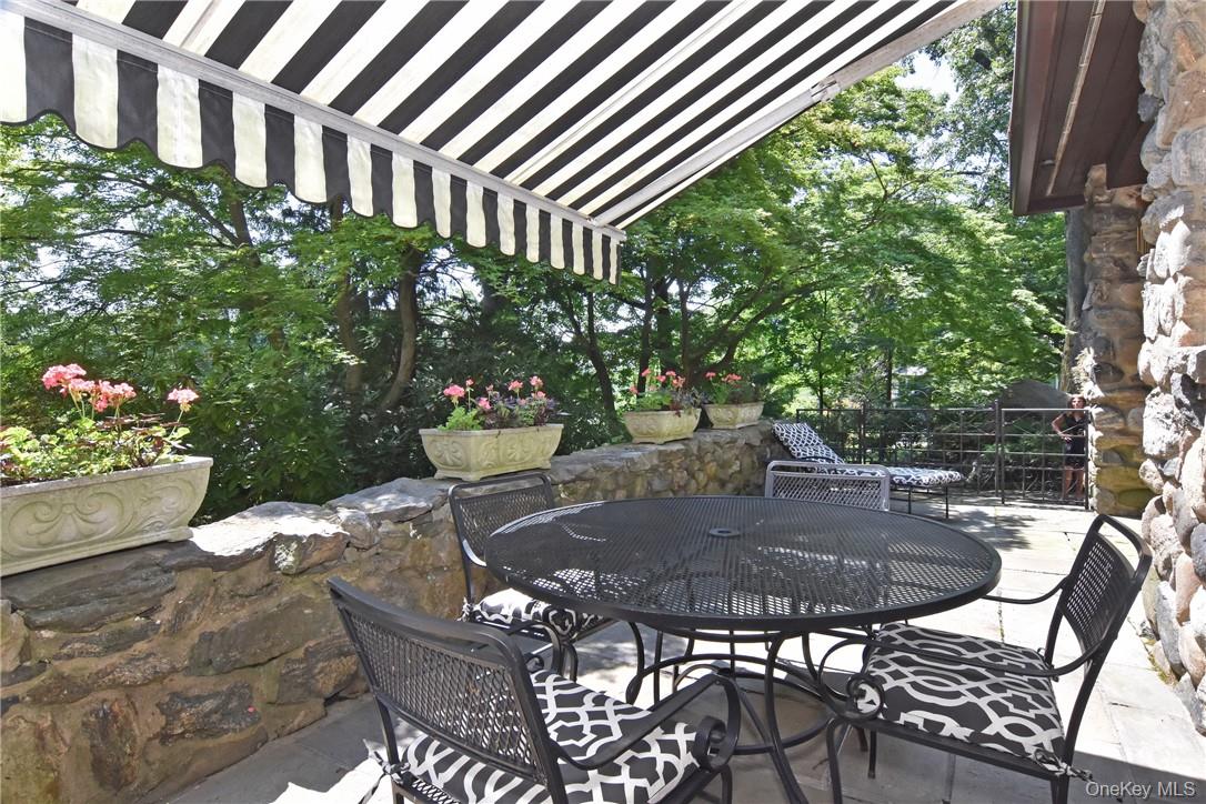 #4 photo, 247 Pelhamdale Avenue, 紐約州 Pelham , NY 10803