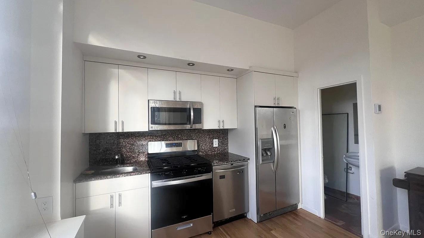 #5 photo, 343 East E 74th Street, New York (Manhattan) , NY 10021