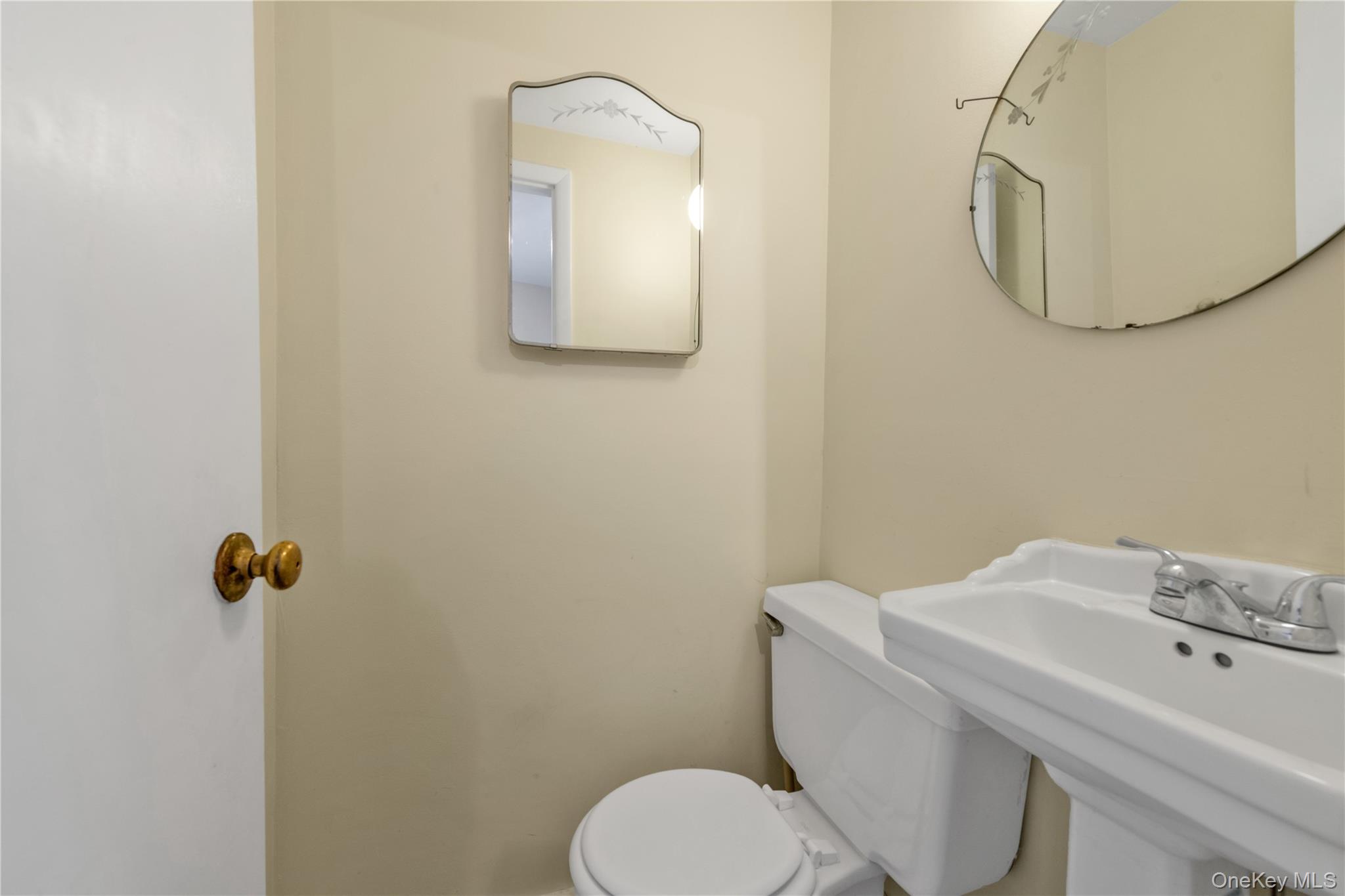 #10 photo, 18 Dennis Street, Manhasset , NY 11030