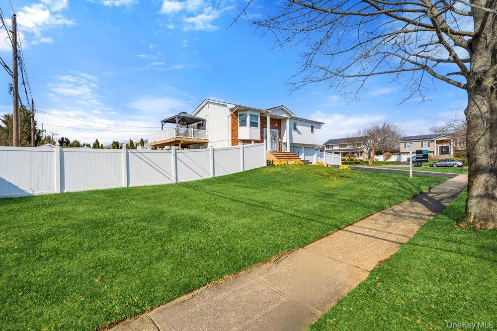 #5 photo, 64 Marquette Drive, Smithtown , NY 11787