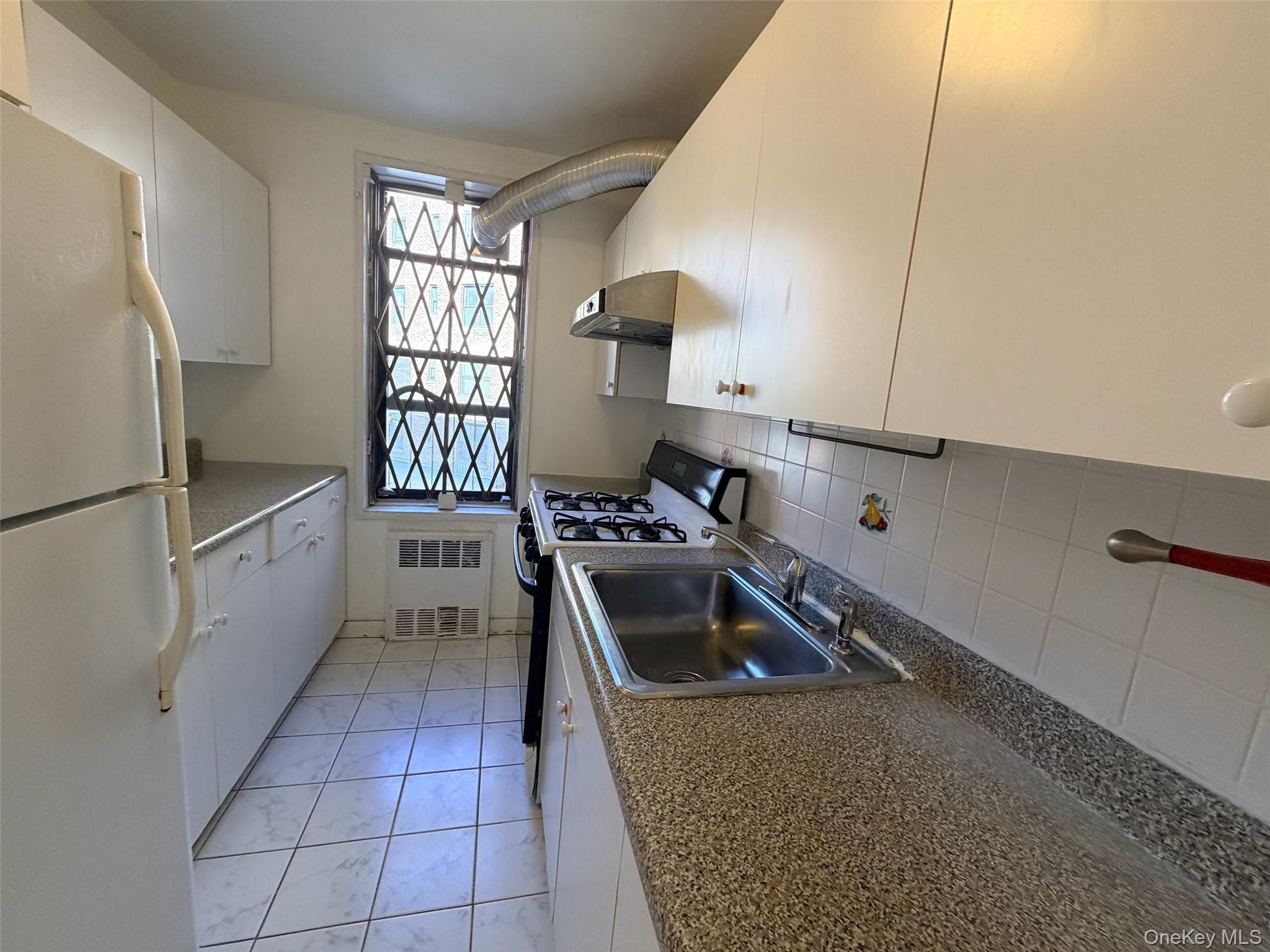 #20 photo, 100-25 Queens Boulevard, Forest Hills , NY 11375