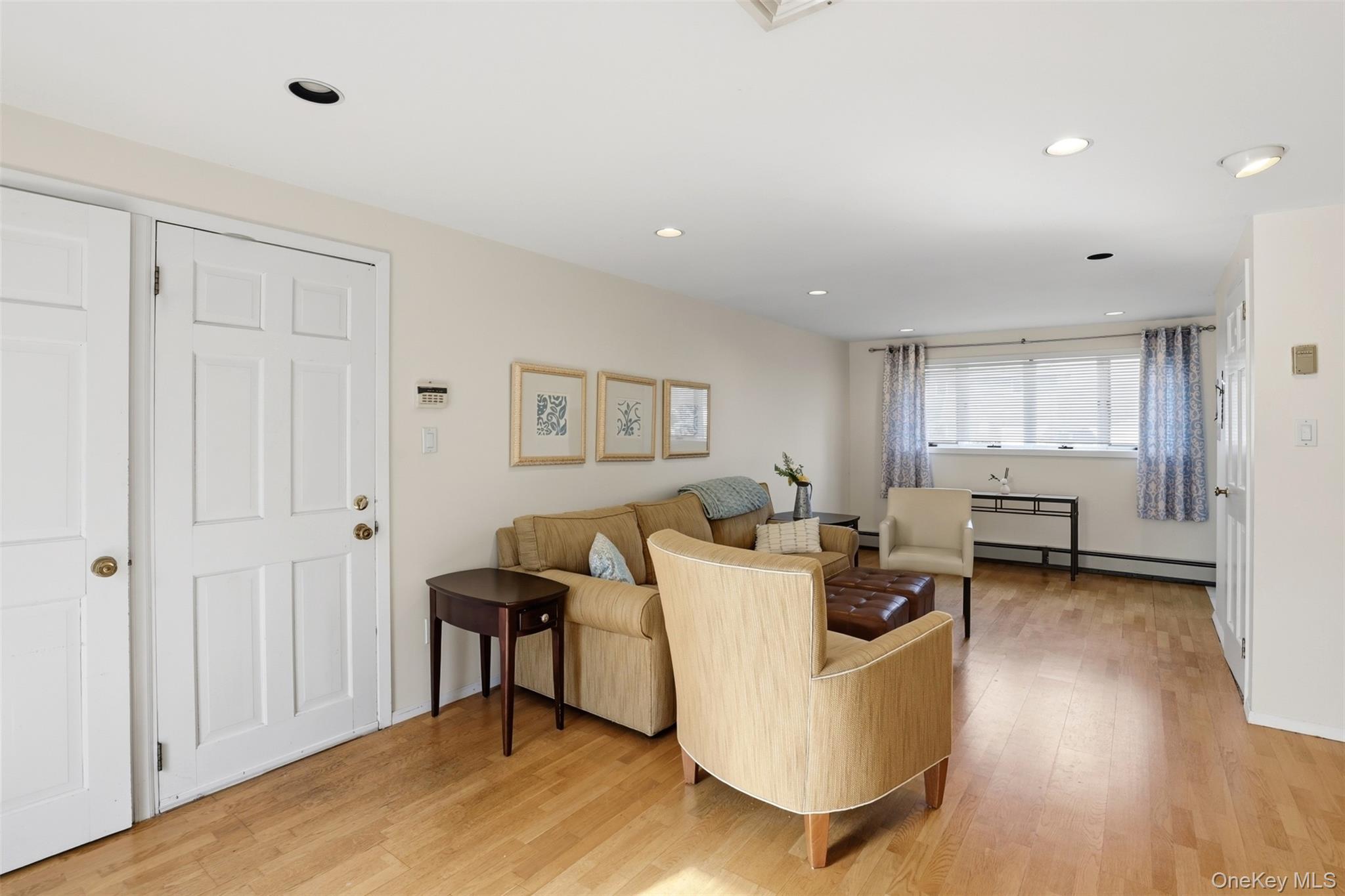 #11 photo, 15 5th Place, Syosset , NY 11791