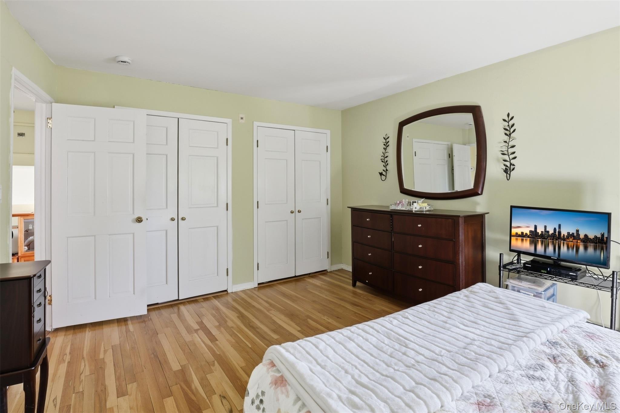 #18 photo, 15 5th Place, Syosset , NY 11791