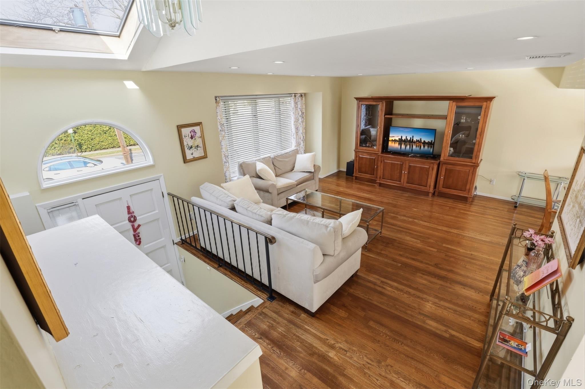 #5 photo, 15 5th Place, Syosset , NY 11791