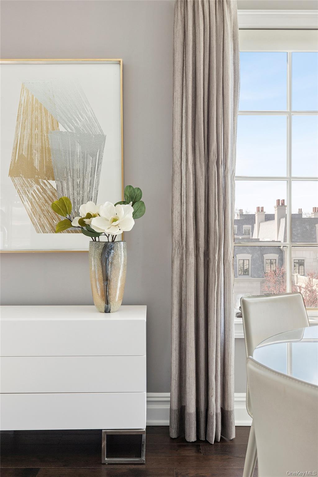 #12 photo, 1000 Royal Court, North Hills , NY 11040