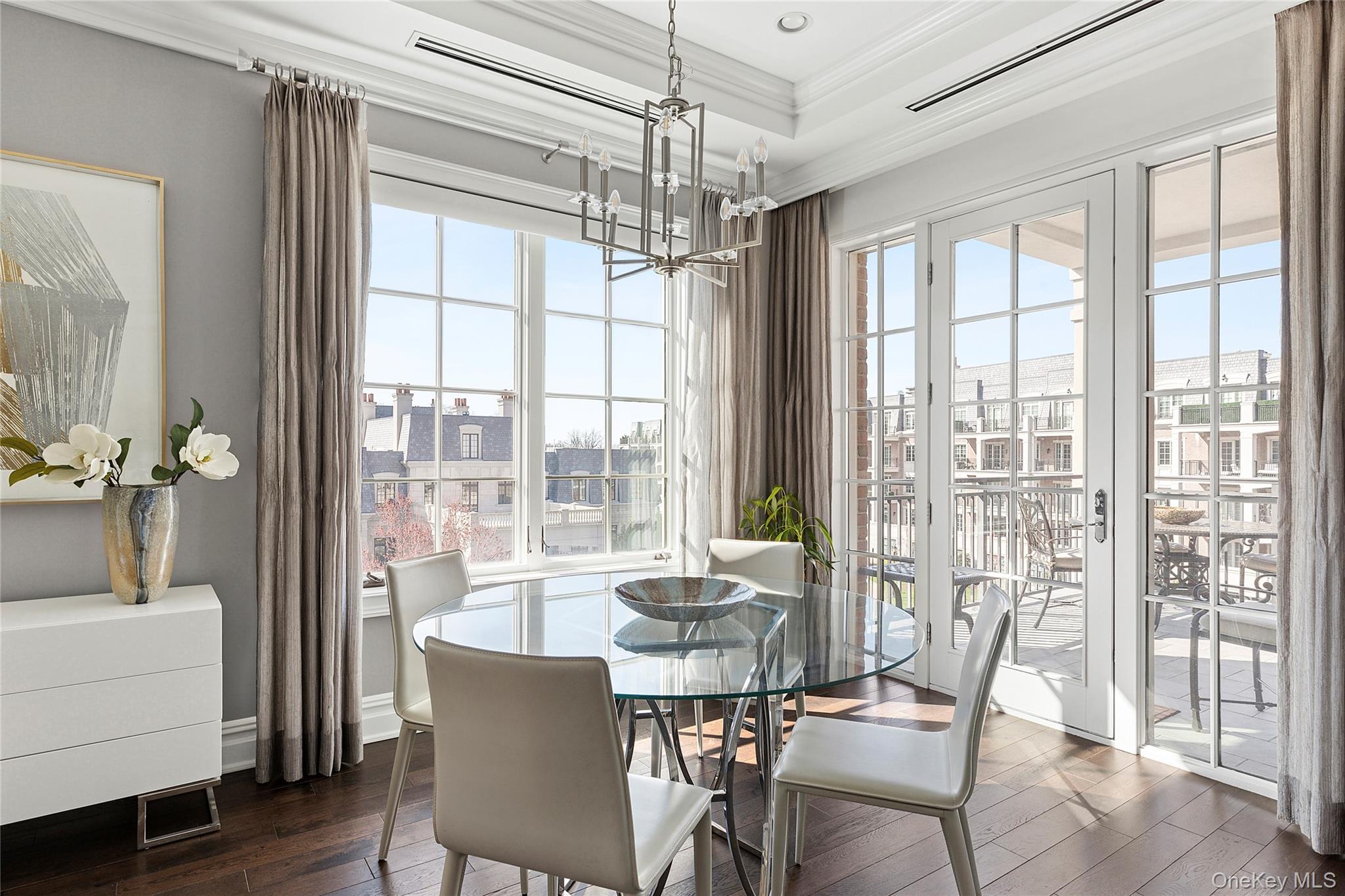 #2 photo, 1000 Royal Court, North Hills , NY 11040