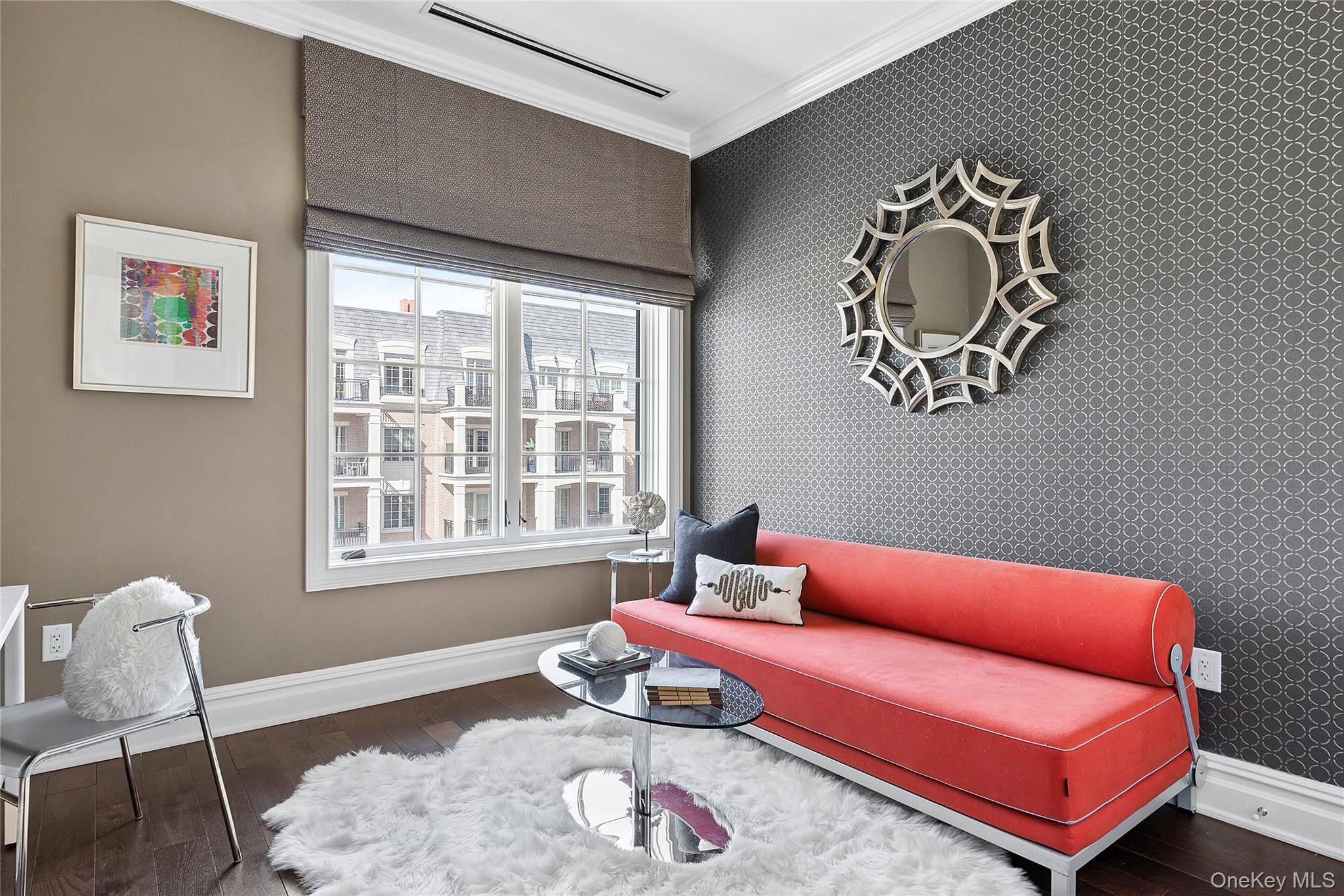 #5 photo, 1000 Royal Court, North Hills , NY 11040