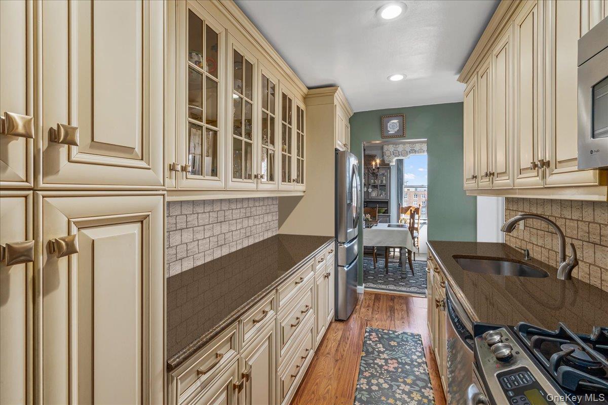 #9 photo, 18-50 211th Street, Bayside , NY 11360