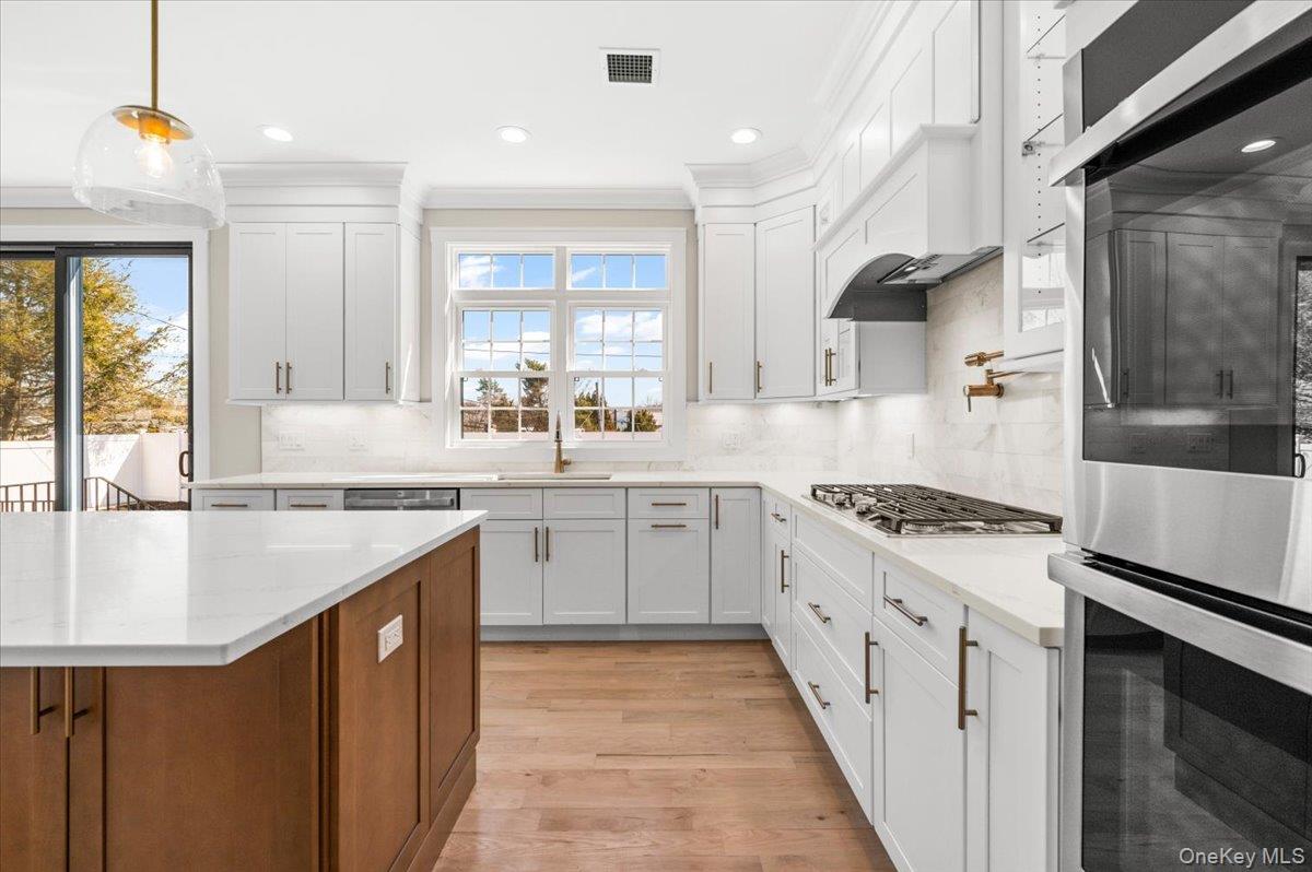 #19 photo, 32 Sherman Road, Old Bethpage , NY 11804