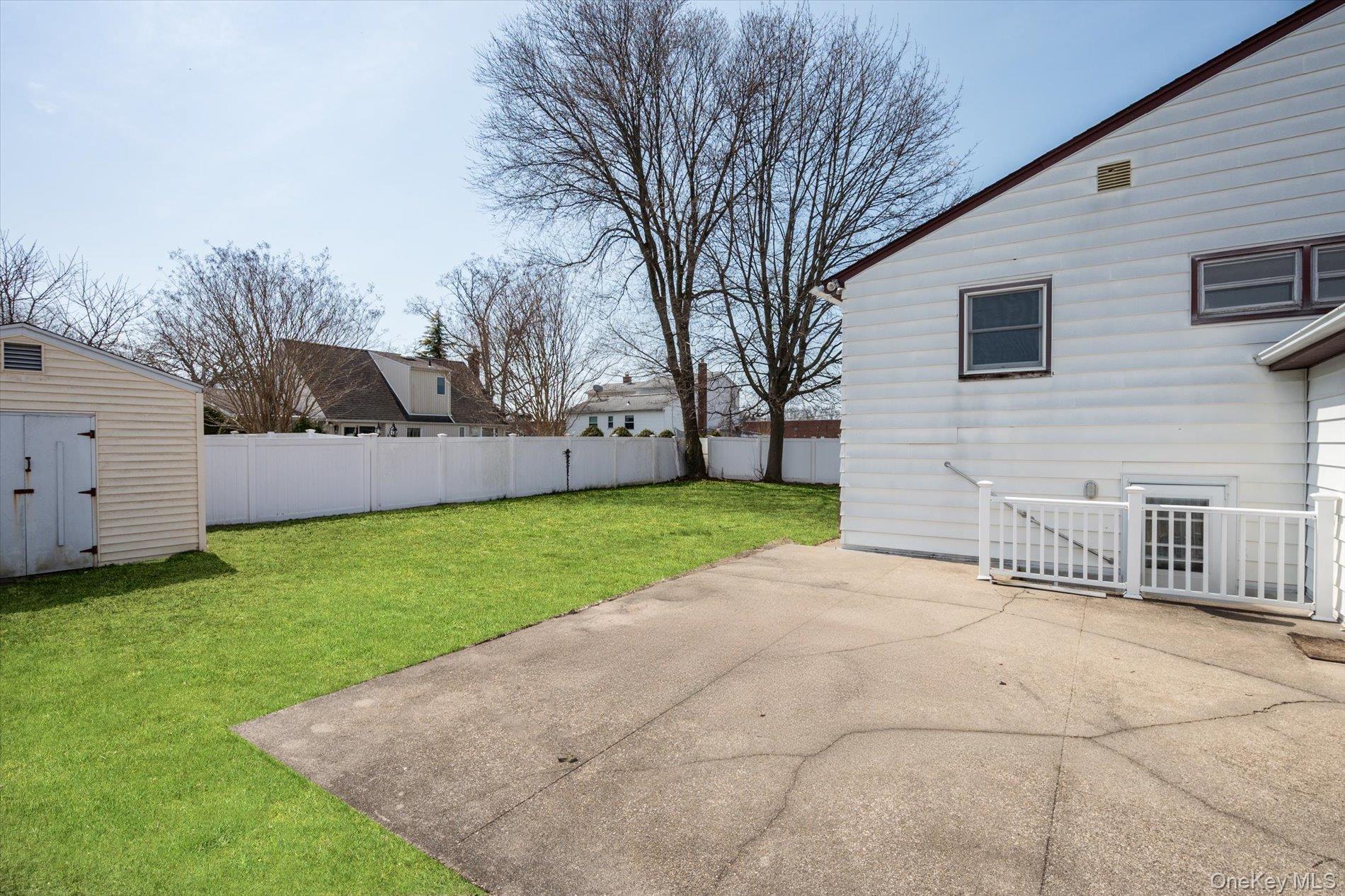 #18 photo, 230 Yoakum Avenue, Farmingdale , NY 11735