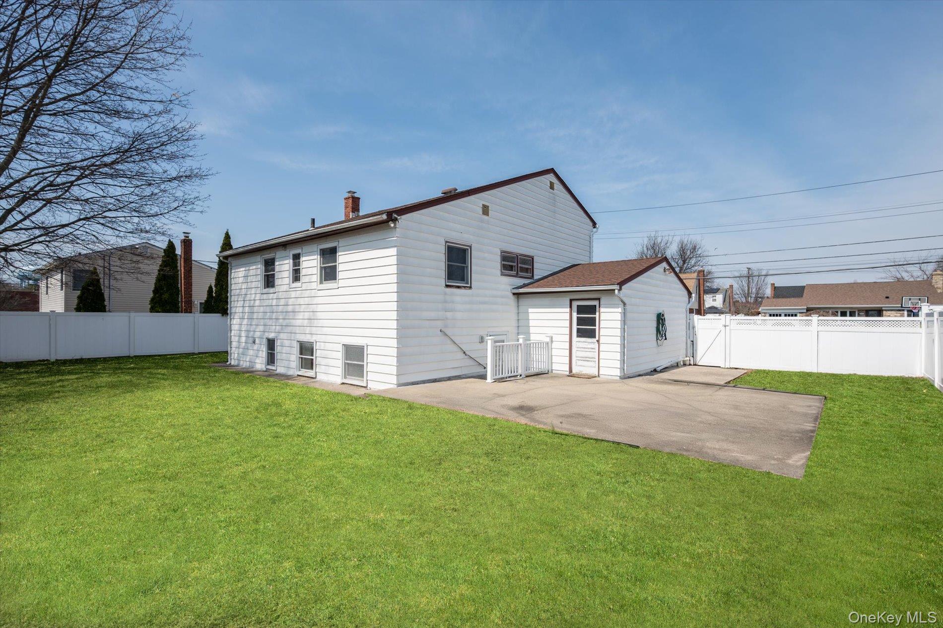 #19 photo, 230 Yoakum Avenue, Farmingdale , NY 11735