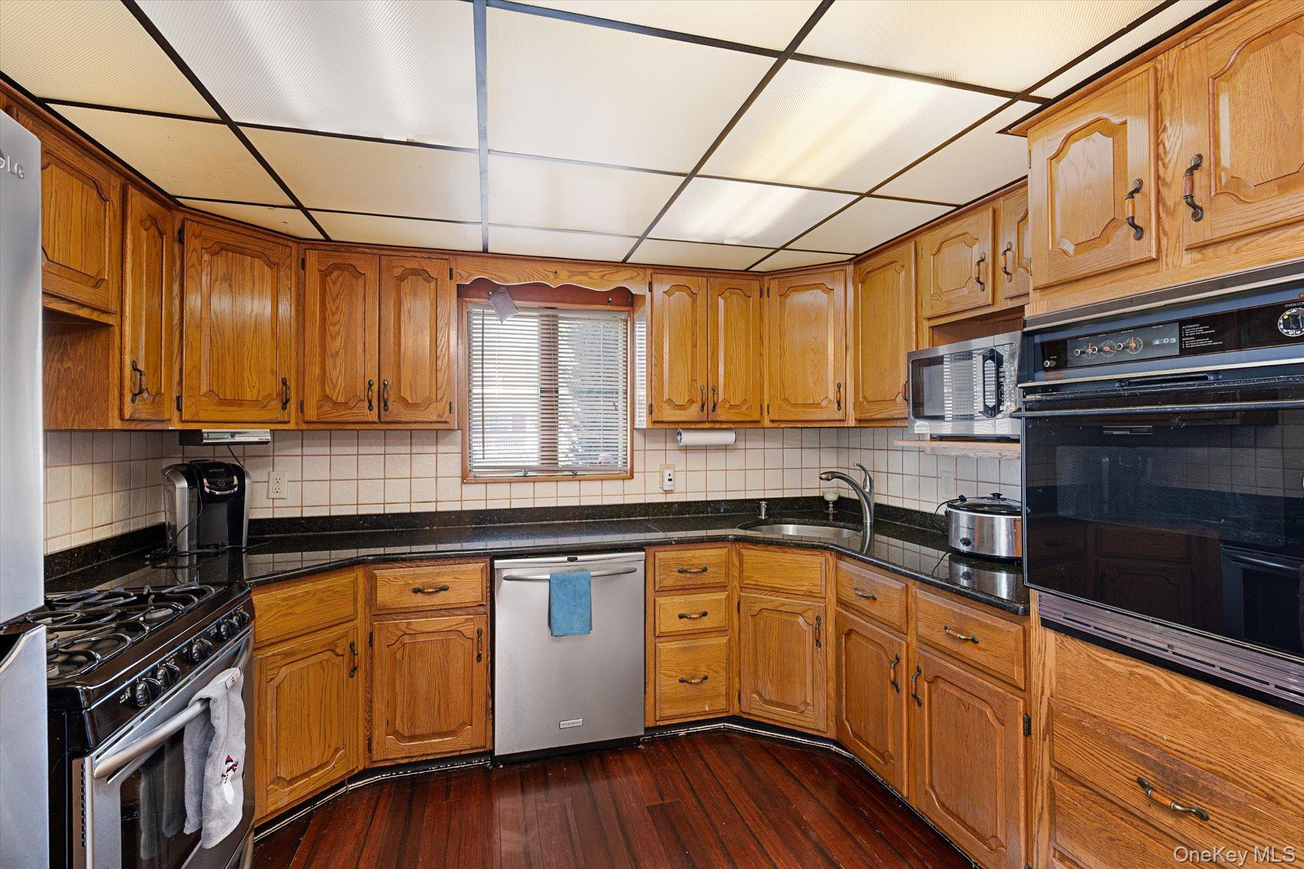 #7 photo, 230 Yoakum Avenue, Farmingdale , NY 11735