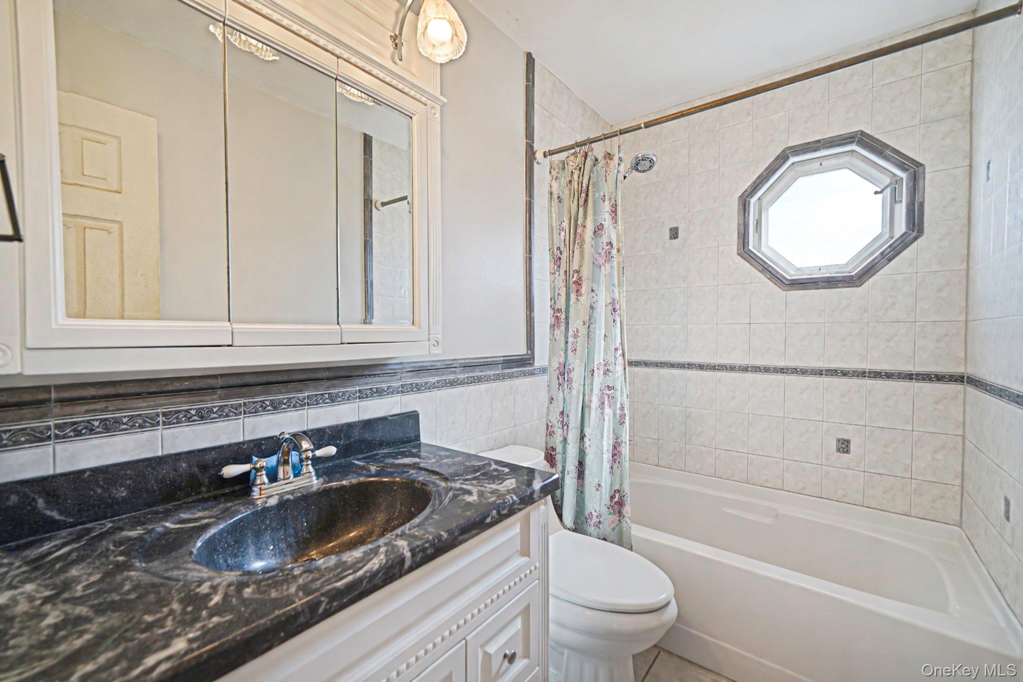 #19 photo, 35 Betsy Drive, سوفولك West Sayville , NY 11796