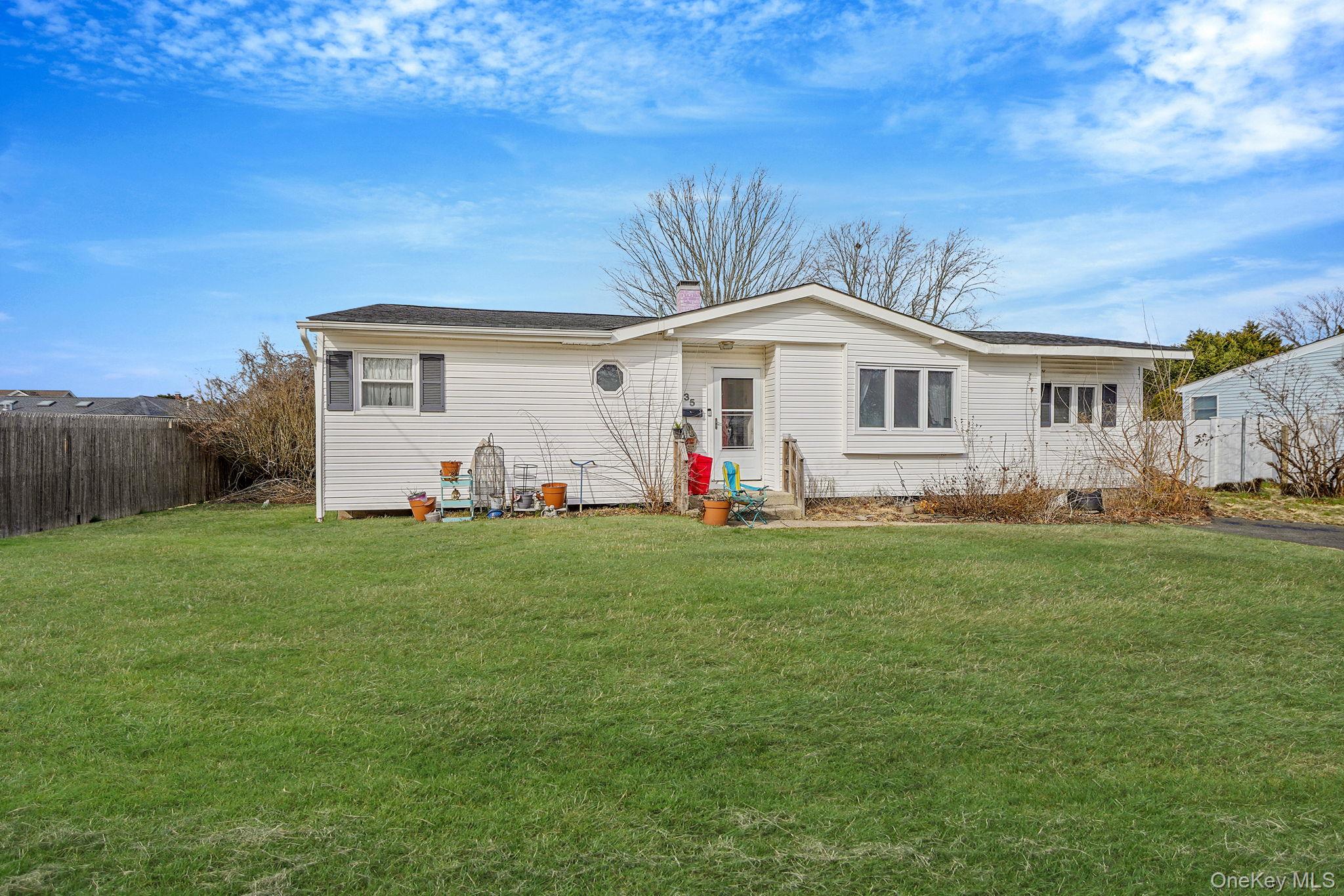 #3 photo, 35 Betsy Drive, سوفولك West Sayville , NY 11796