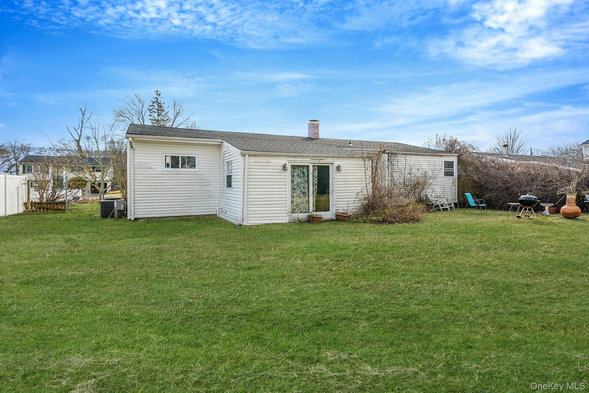 #5 photo, 35 Betsy Drive, سوفولك West Sayville , NY 11796