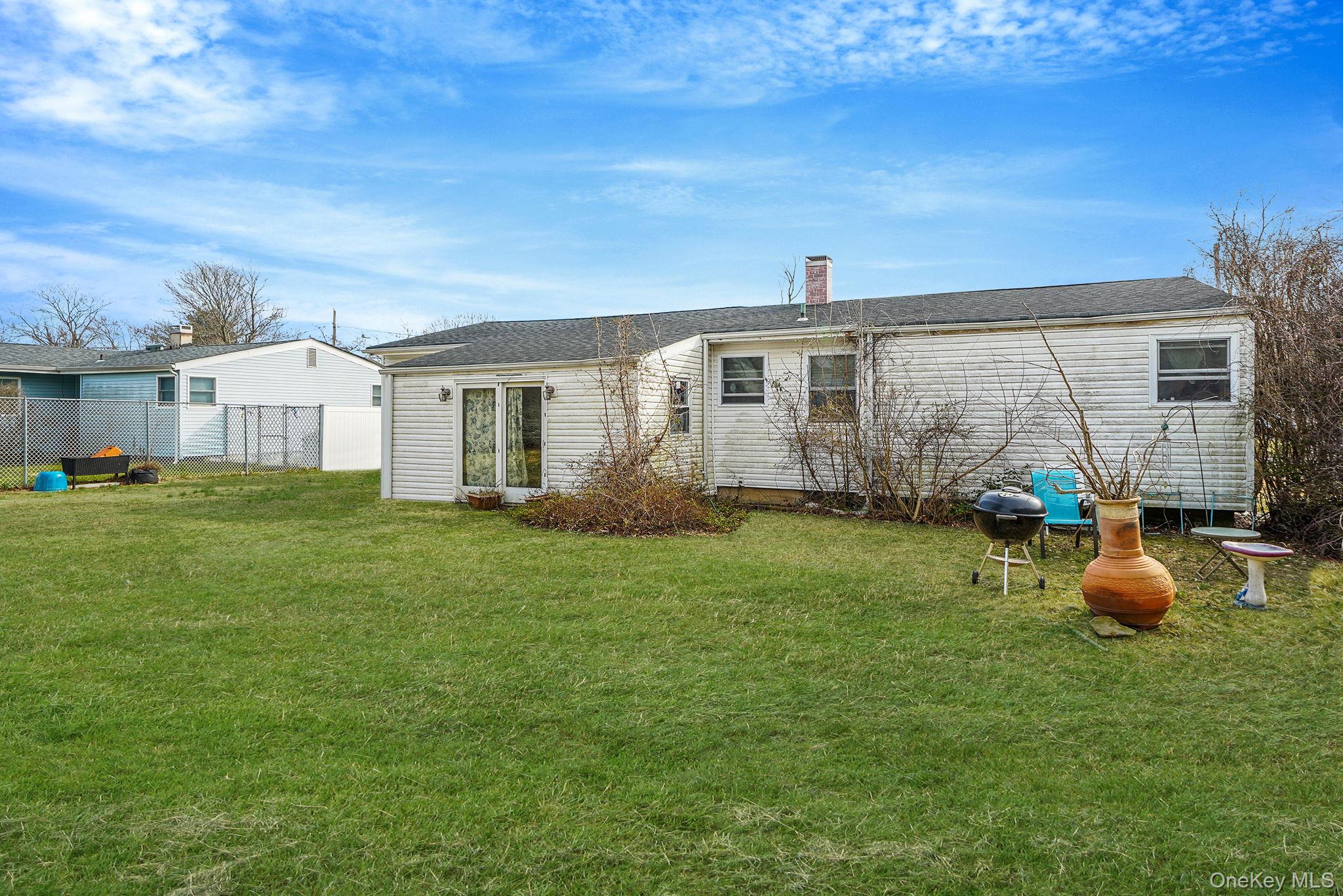 #6 photo, 35 Betsy Drive, سوفولك West Sayville , NY 11796