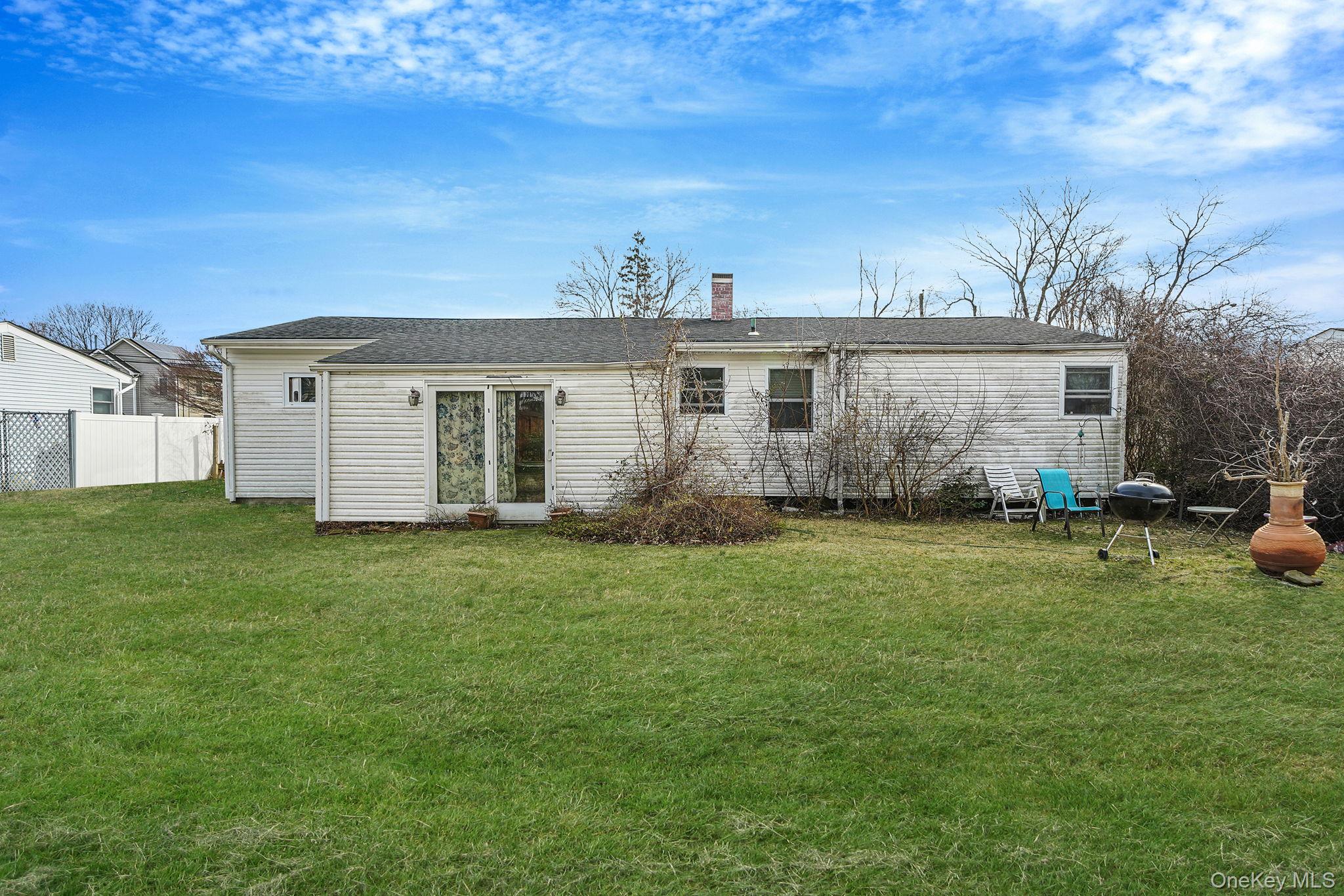 #7 photo, 35 Betsy Drive, سوفولك West Sayville , NY 11796