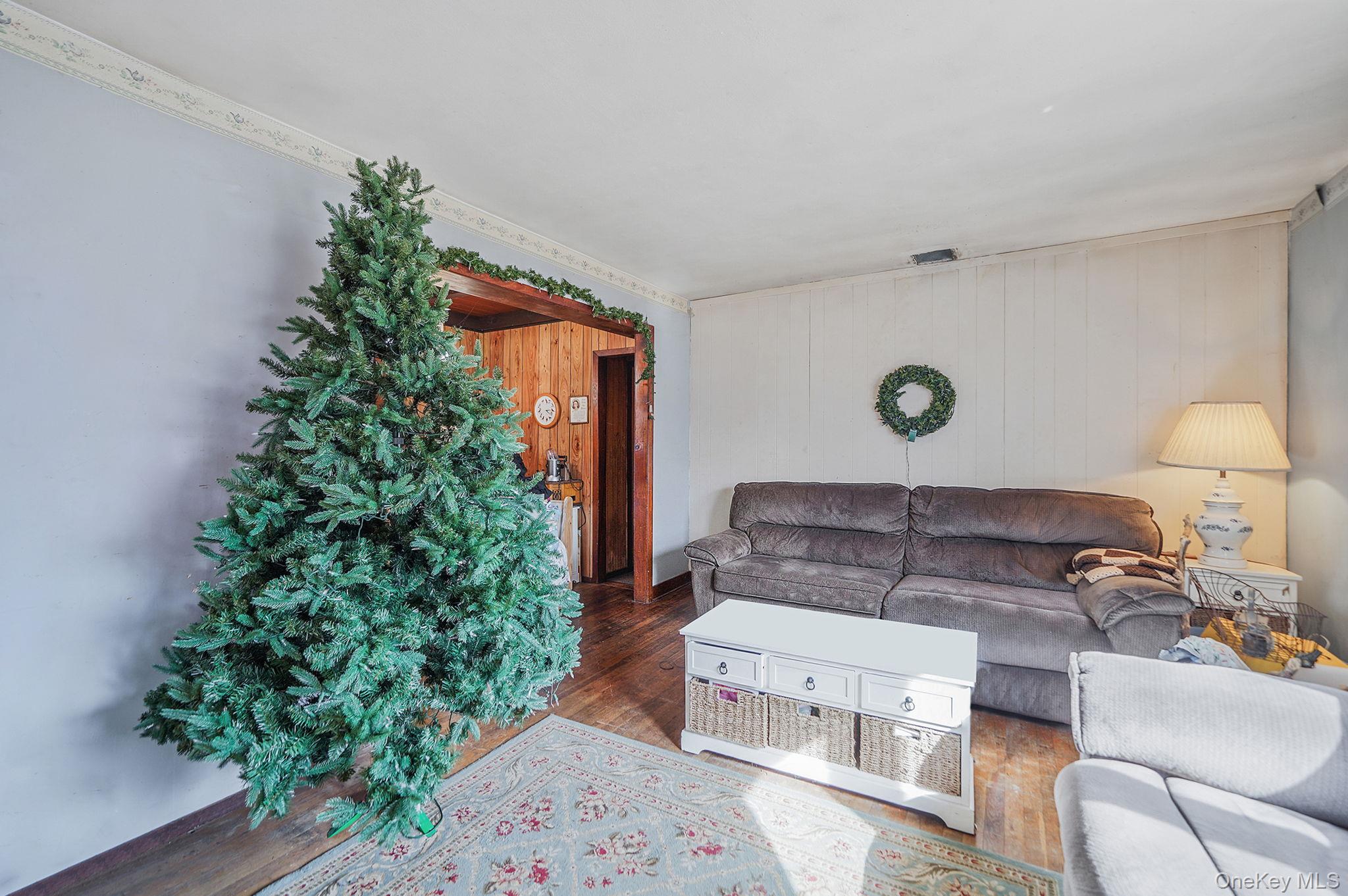 #8 photo, 35 Betsy Drive, سوفولك West Sayville , NY 11796