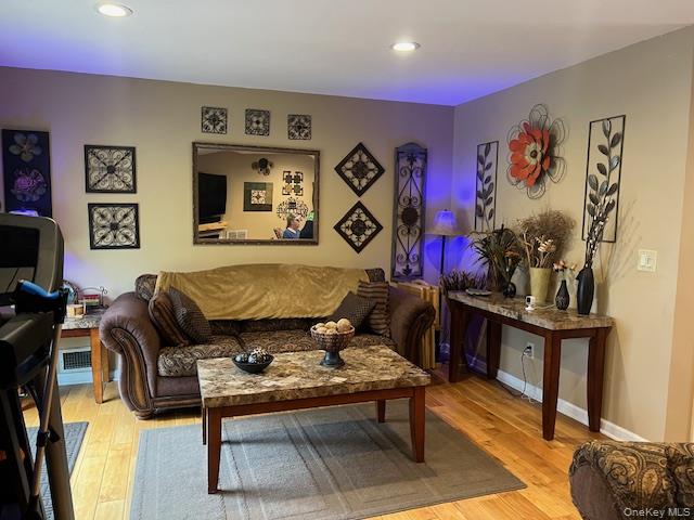 #5 photo, 4 Fox Path, מחוז סאפוק Coram , NY 11727