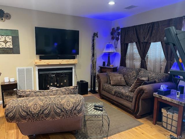 #6 photo, 4 Fox Path, מחוז סאפוק Coram , NY 11727