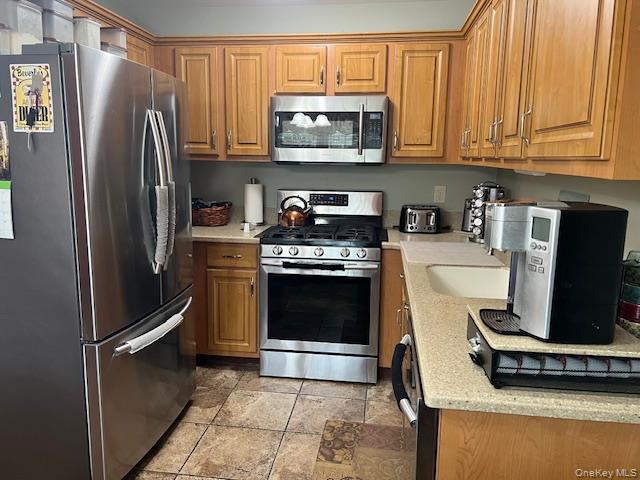 #8 photo, 4 Fox Path, מחוז סאפוק Coram , NY 11727