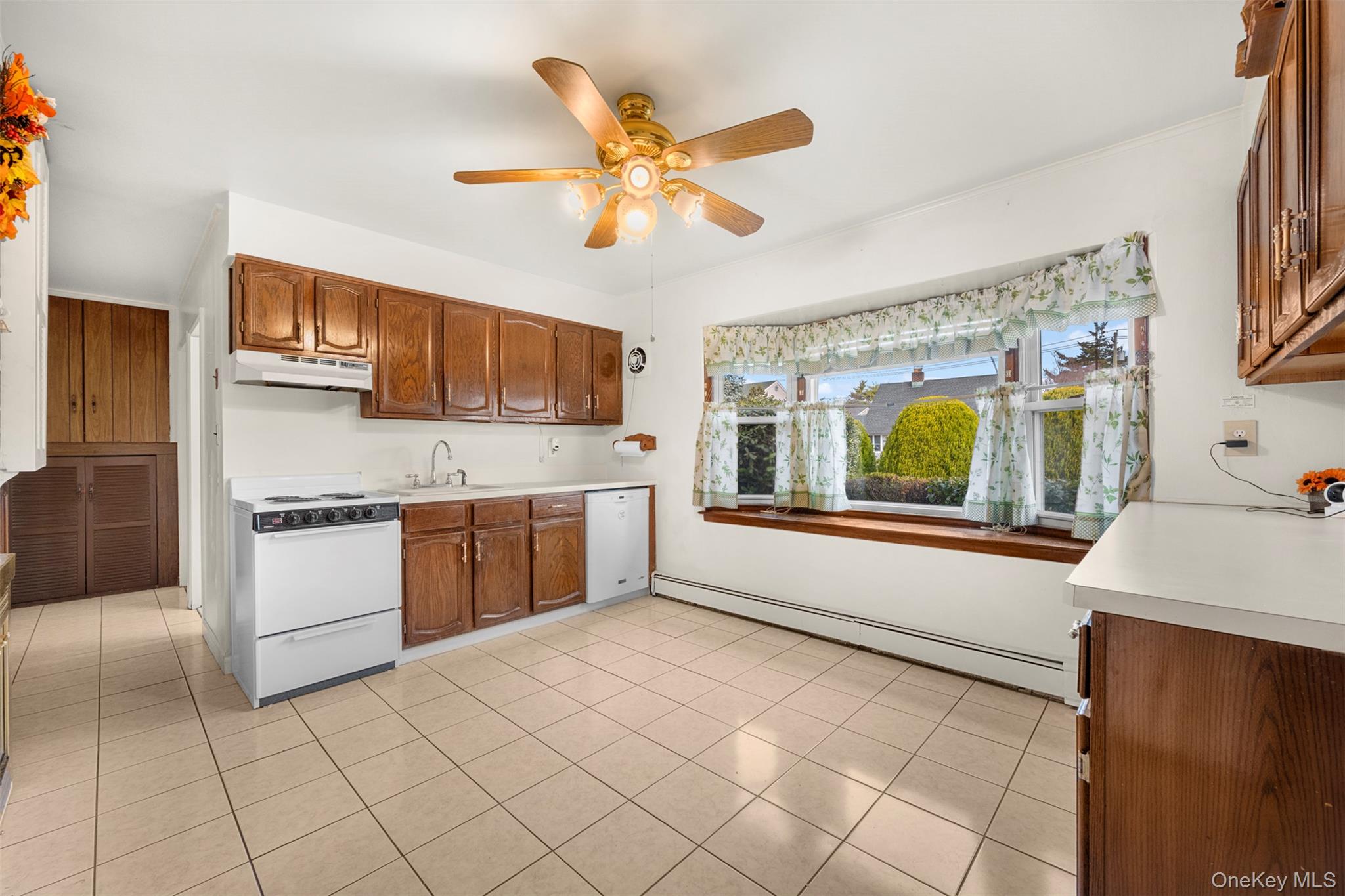 #4 photo, 60 Flamingo Road, Levittown , NY 11756