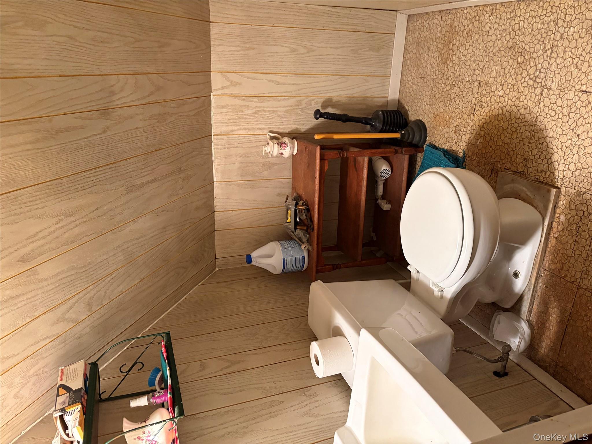 #15 photo, 2526 S Saint Marks Avenue, Bellmore , NY 11710