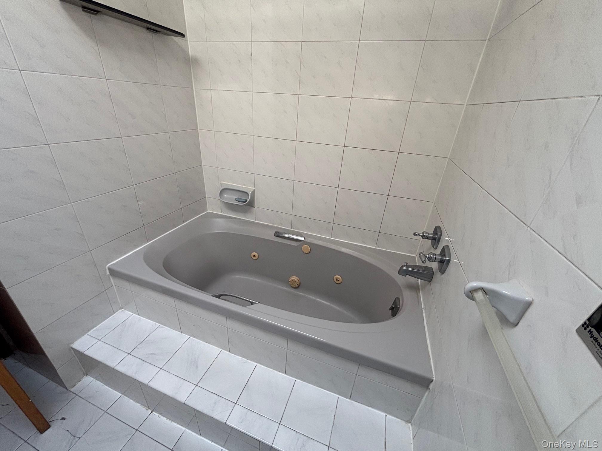 #17 photo, 202-03 56 Avenue, Bayside , NY 11364