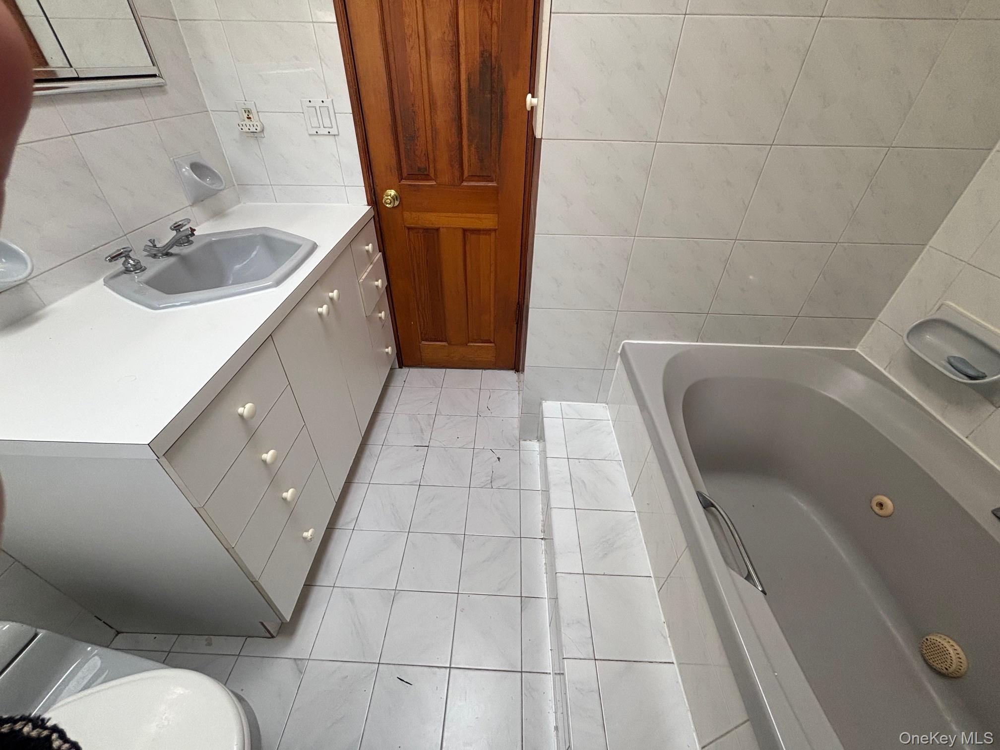 #18 photo, 202-03 56 Avenue, Bayside , NY 11364