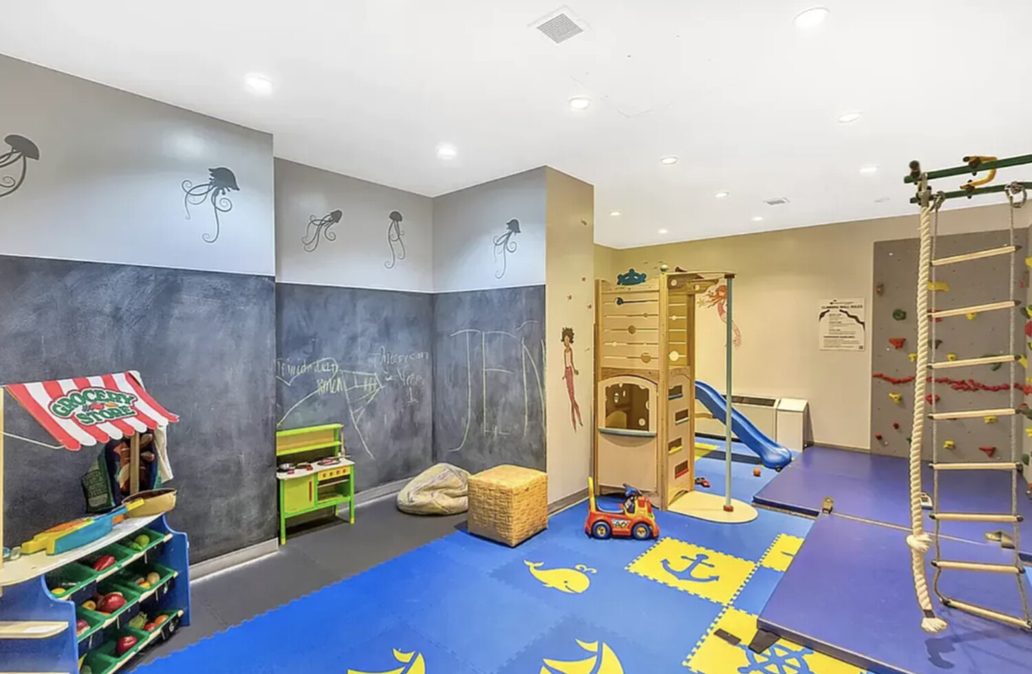 #13 photo, 99 JOHN Street, South Street Seaport , NY 10038