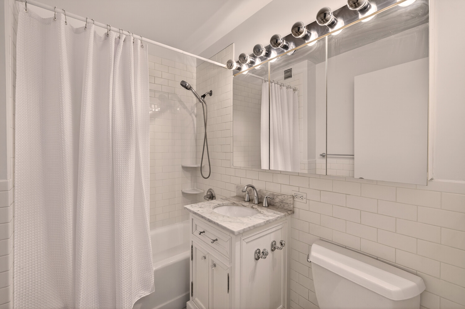 #9 photo, 99 JOHN Street, South Street Seaport , NY 10038