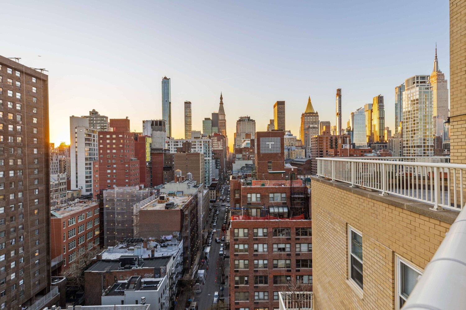 #1 photo, 305 E 24TH Street, Kips Bay , NY 10010