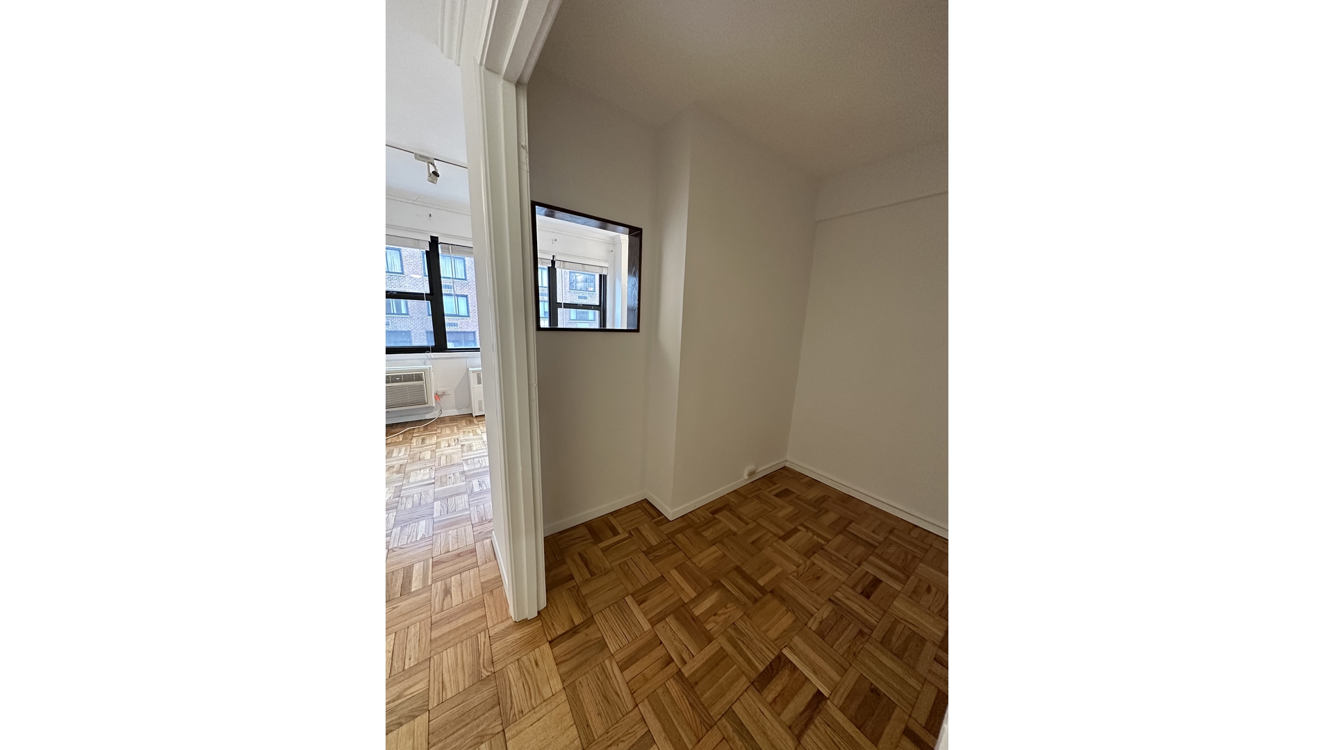 #8 photo, 335 E 51ST Street, मैनहटन Turtle Bay , NY 10022