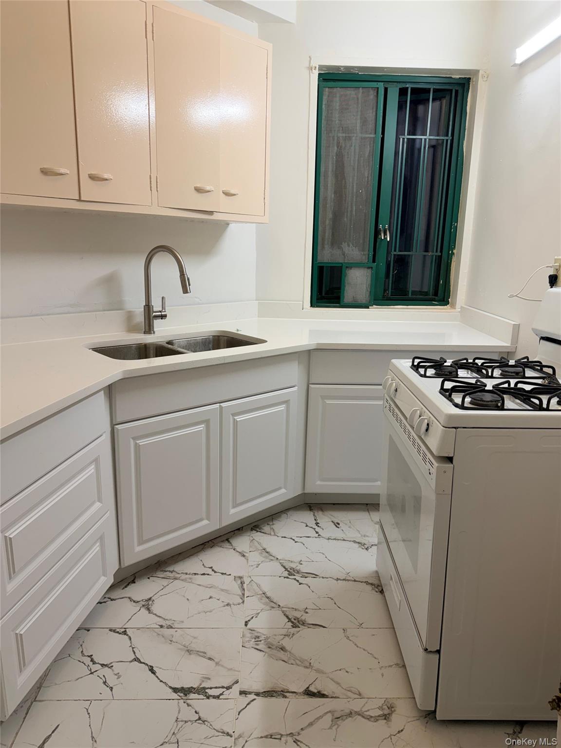 #1 photo, 1938 EAST TREMONT AVE, Bronx , NY 10462