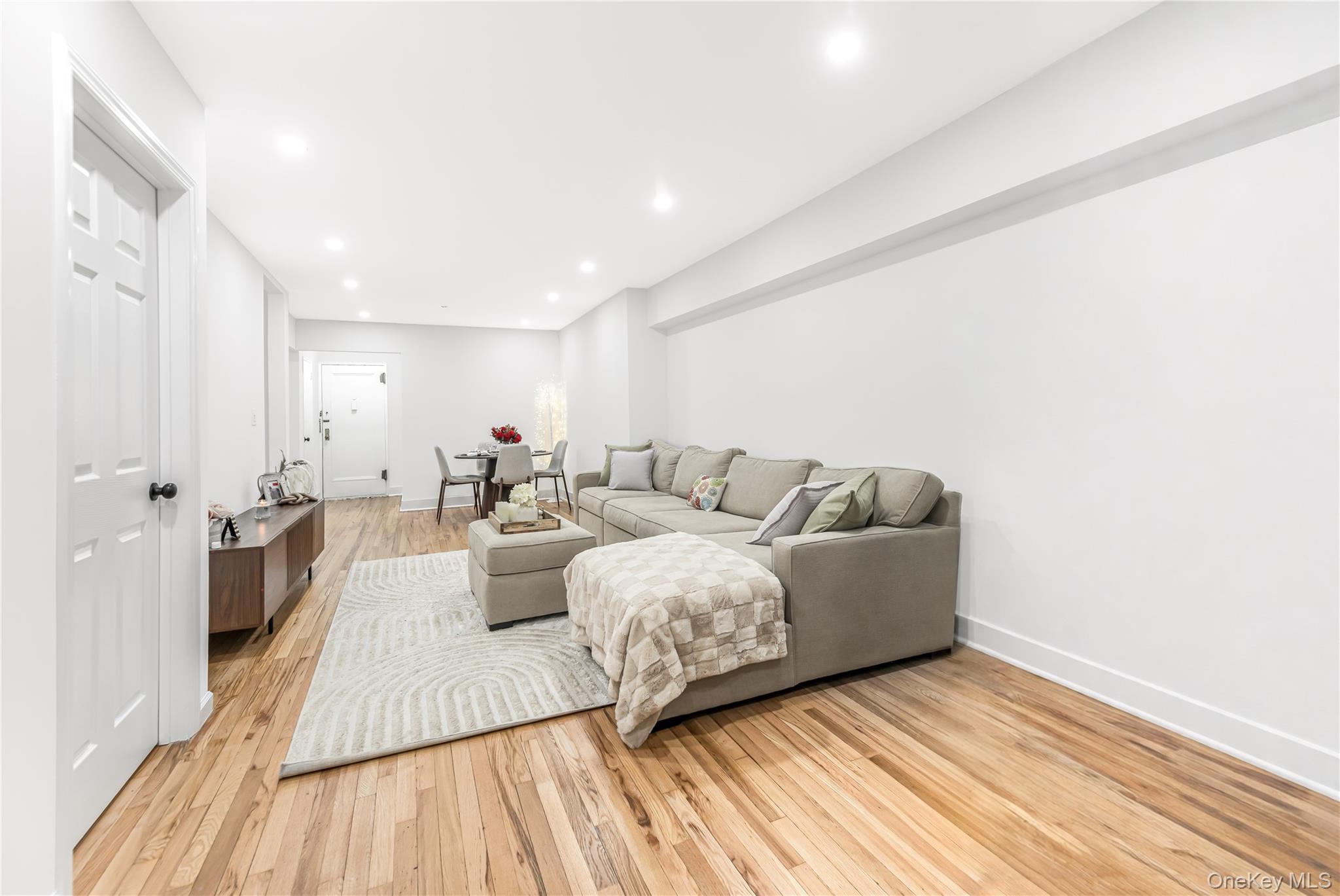 #3 photo, 525 W 235th Street, Bronx , NY 10463