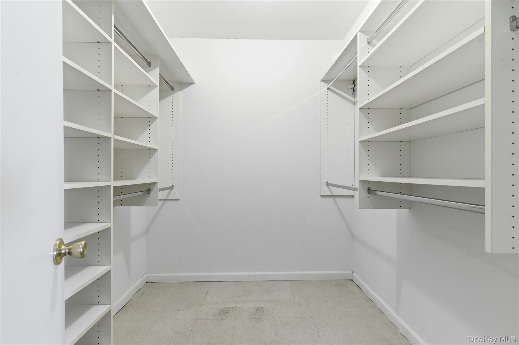 #13 photo, 27110 Grand Central Parkway, Floral Park , NY 11005