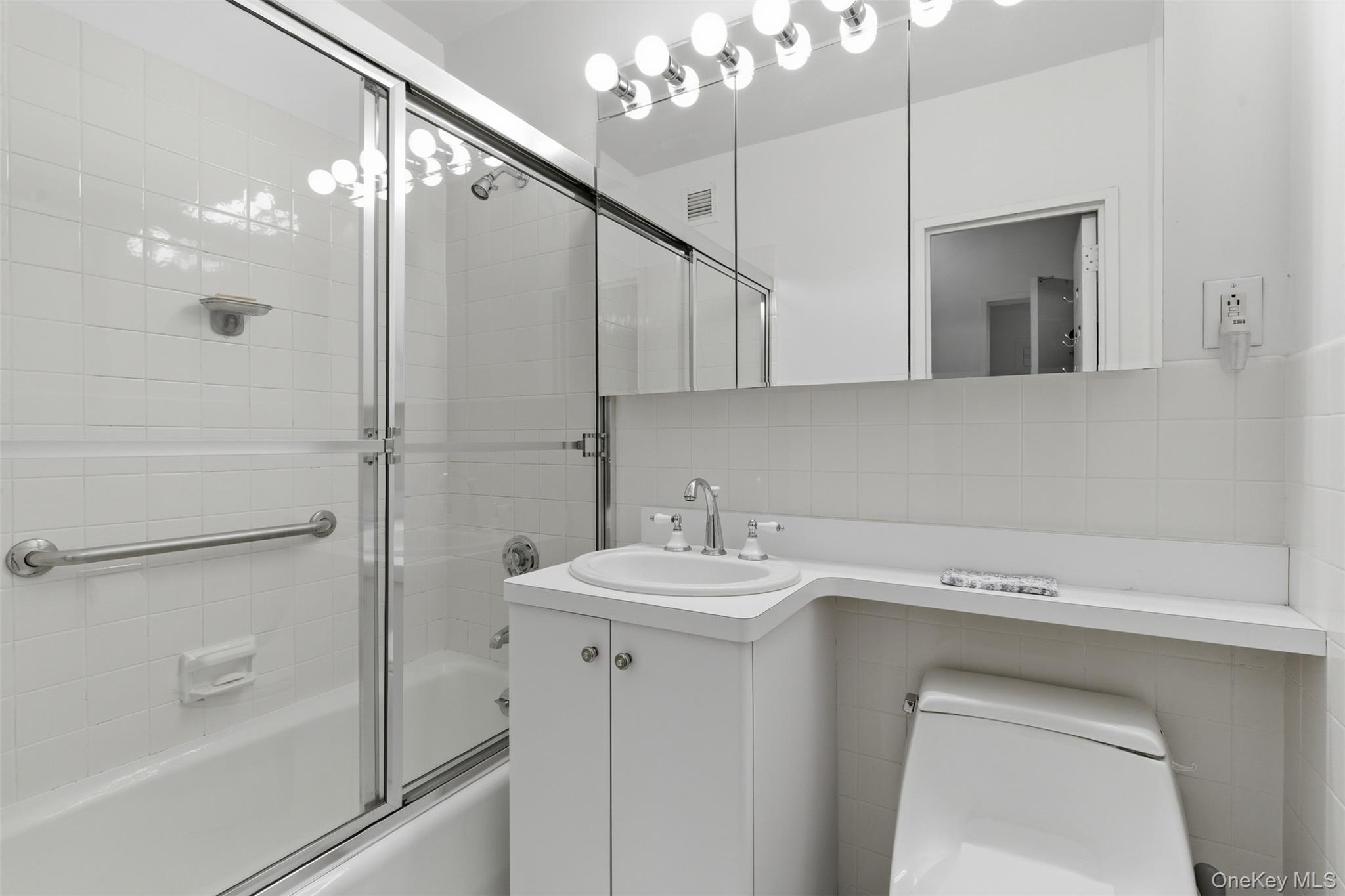 #7 photo, 27110 Grand Central Parkway, Floral Park , NY 11005